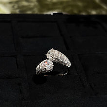 Cargar imagen en el visor de la galería, Anillo tipo serpiente con doble diamante y zirconias