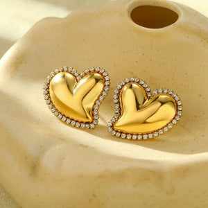 aretes de corazon dorado con zirconias